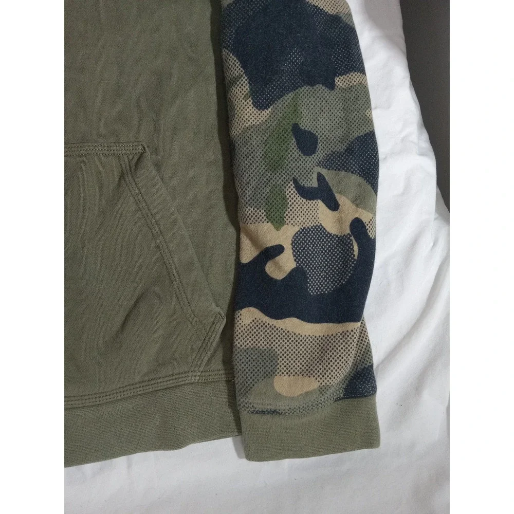 Nike‎ Camo Hoodie Youth Size Large  Boys/Girls Hooded Sweatshirt. Orange Swoosh